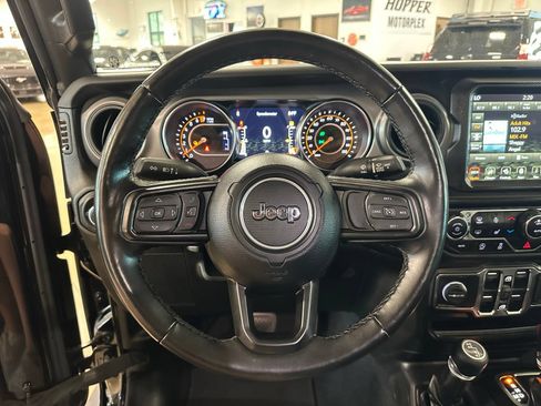 Used 2022 Jeep Gladiator Sport AWD/4WD image 16