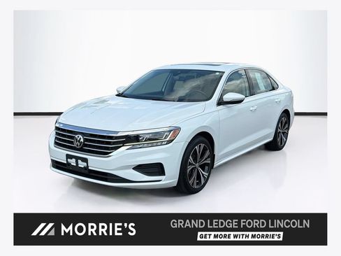 Used 2021 Volkswagen Passat 2.0T SE FWD image 1