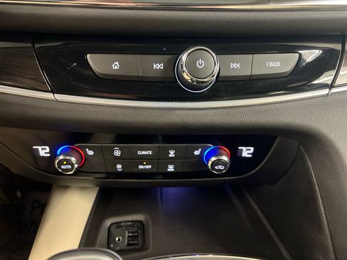 Used 2021 Buick Enclave Essence w/ Sound and Sites Package image 23