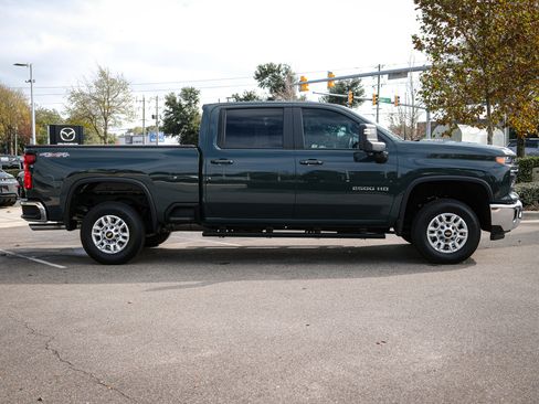 Used 2025 Chevrolet Silverado 2500 LT image 11