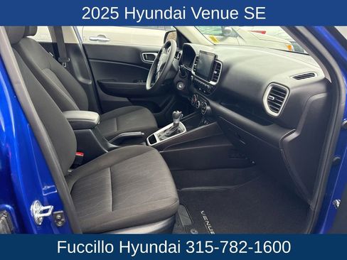Certified 2025 Hyundai Venue SE image 12