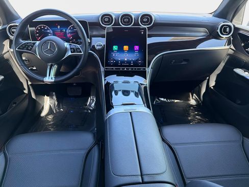 Used 2025 Mercedes-Benz GLC 300 image 32