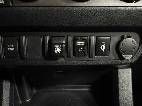 Used 2019 Toyota Tacoma SR5 image 25