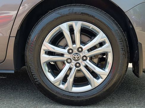 Used 2023 Toyota Sienna Platinum AWD/4WD image 14