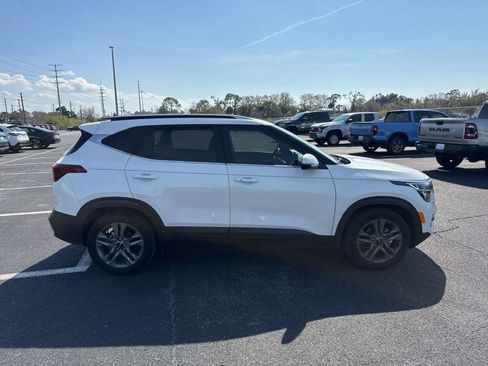 Used 2023 Kia Seltos S w/ Navigation Package image 9