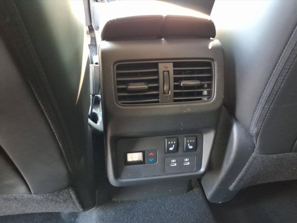 Used 2024 Nissan Rogue Platinum w/ Platinum Premium Package FWD image 27