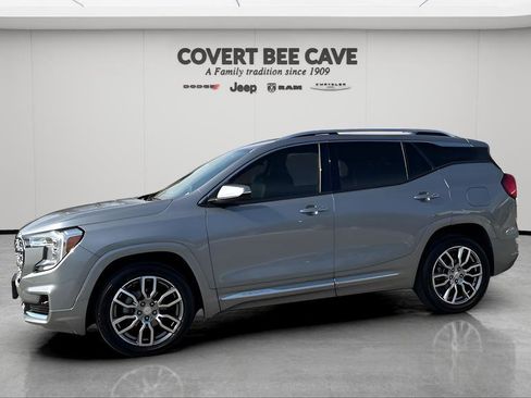 Used 2024 GMC Terrain Denali w/ Denali Premium Package image 4