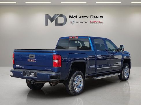 Certified 2017 GMC Sierra 2500 Denali image 5