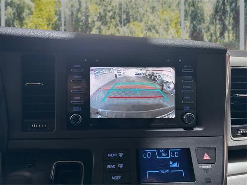 Used 2018 Toyota Sienna LE FWD image 25
