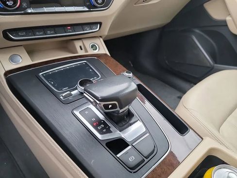 Used 2020 Audi Q5 2.0T Premium Plus w/ Premium Plus Package image 16