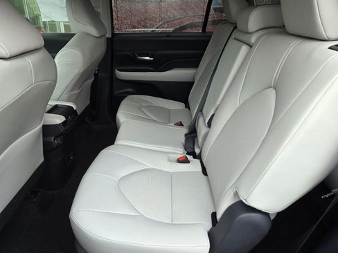 Certified 2026 Toyota Grand Highlander XLE image 11