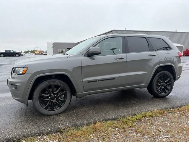 Used 2022 Jeep Grand Cherokee Laredo X AWD/4WD image 1