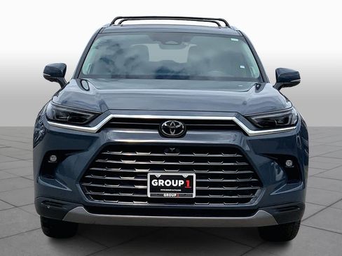 Used 2025 Toyota Grand Highlander FWD image 4