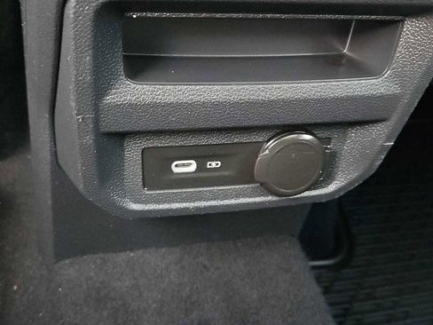 Used 2022 Volkswagen Tiguan SE w/ Panoramic Sunroof Package image 20