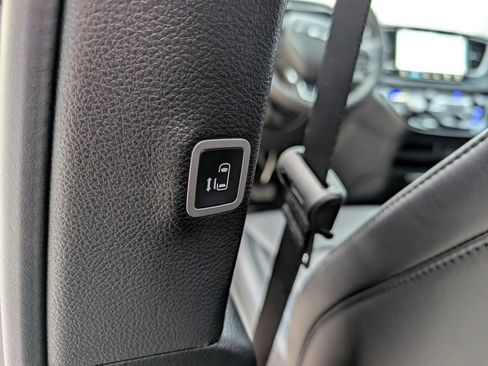 New 2026 Chrysler Voyager LX image 38