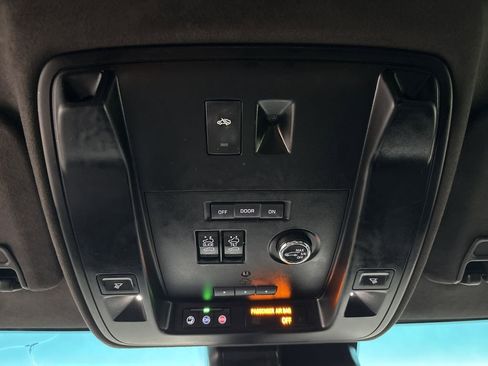 Used 2019 Cadillac Escalade Platinum image 25