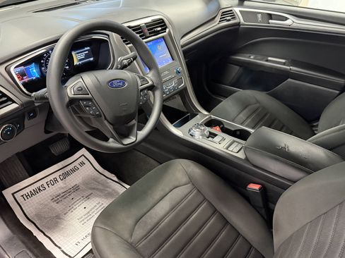 Used 2020 Ford Fusion SE FWD image 5