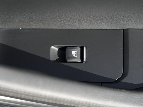 Used 2022 BMW X6 xDrive40i w/ M Sport Package image 38