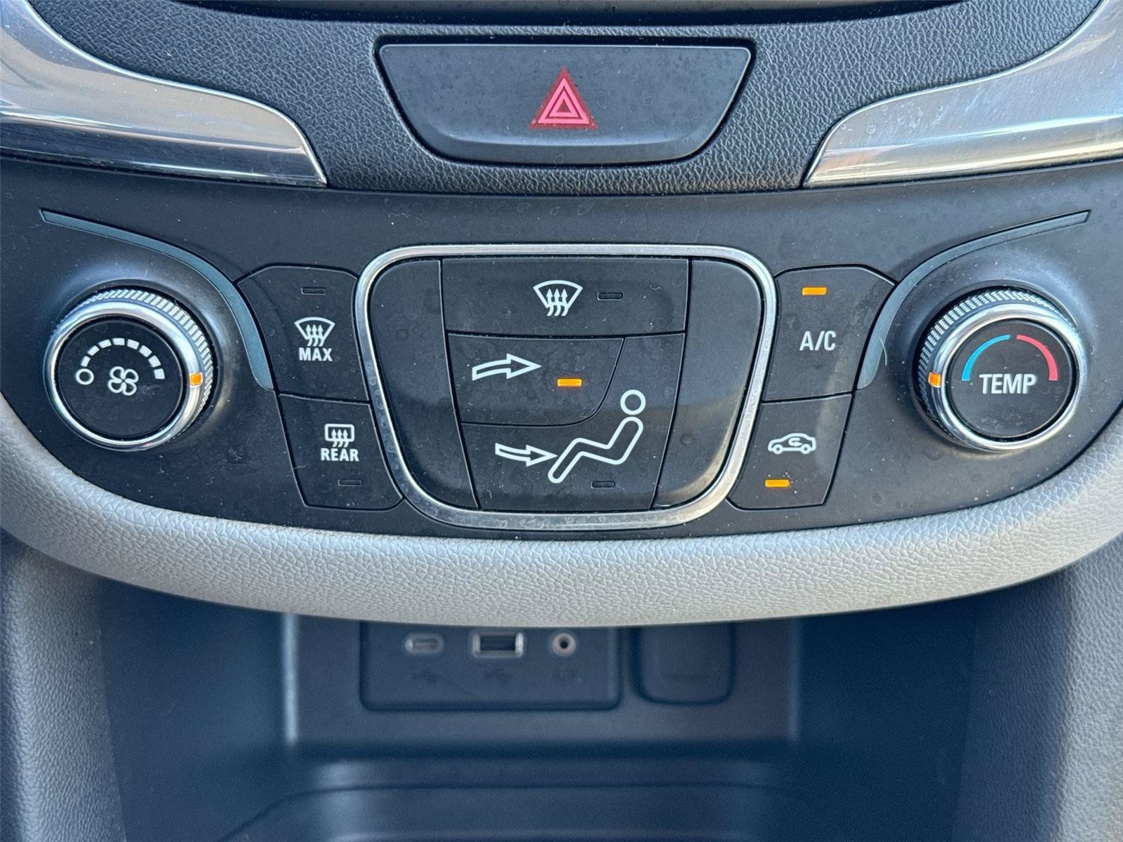 Used 2019 Chevrolet Equinox LS FWD image 11