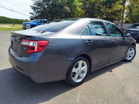 Used 2014 Toyota Camry SE FWD image 4