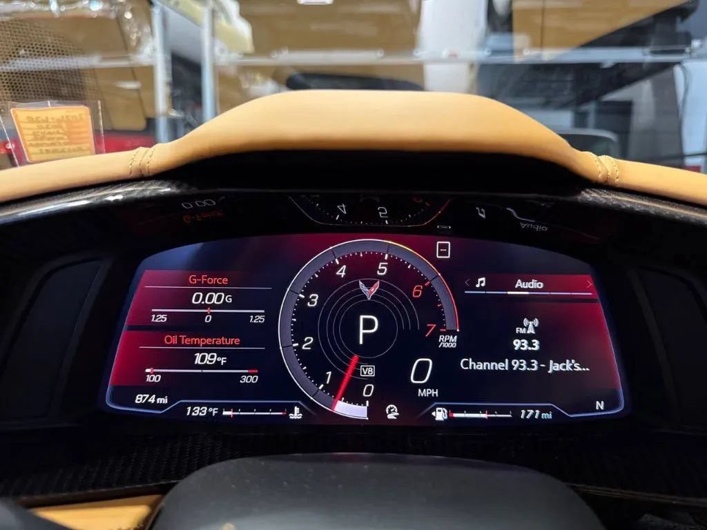 Used 2020 Chevrolet Corvette Stingray Premium Conv w/ 3LT Preferred Equipment Group RWD image 9