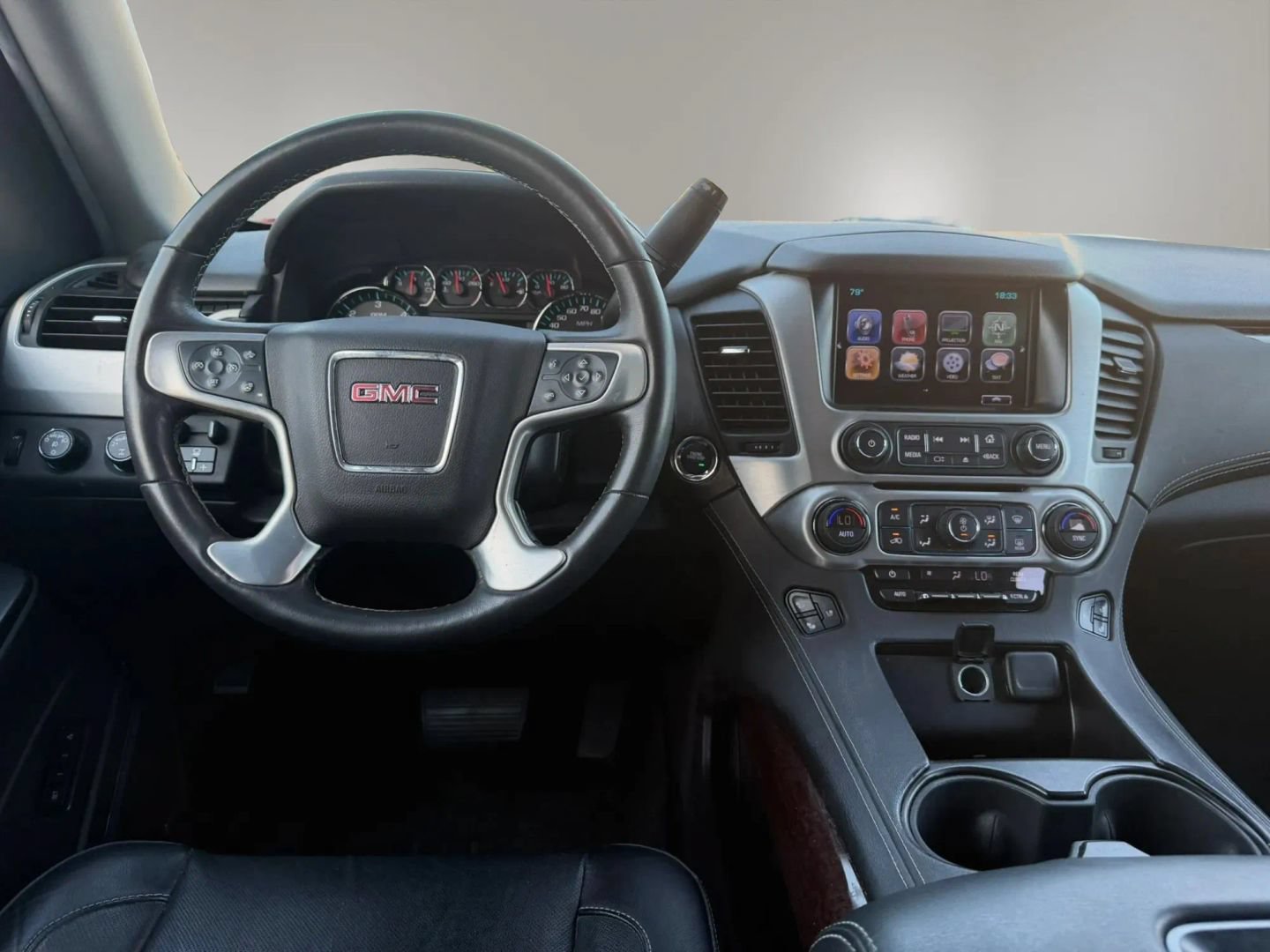 Used 2017 GMC Yukon XL SLT w/ Open Road Package AWD/4WD image 19