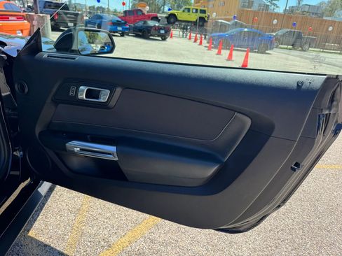 Used 2021 Ford Mustang Coupe image 18