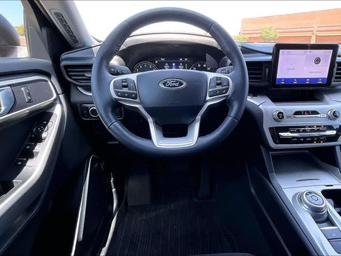 Used 2023 Ford Explorer XLT RWD image 13
