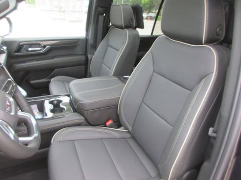 New 2026 GMC Yukon Elevation w/ Elevation Premium Package AWD/4WD image 11