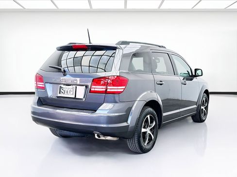 Used 2019 Dodge Journey SE image 4