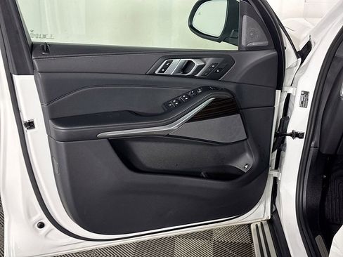 Used 2025 BMW X5 xDrive50e image 10