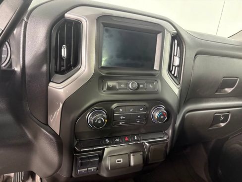 Used 2020 Chevrolet Silverado 1500 Custom Trail Boss w/ Custom Convenience Package AWD/4WD image 18