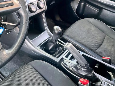 Used 2014 Subaru Crosstrek 2.0i Premium image 16