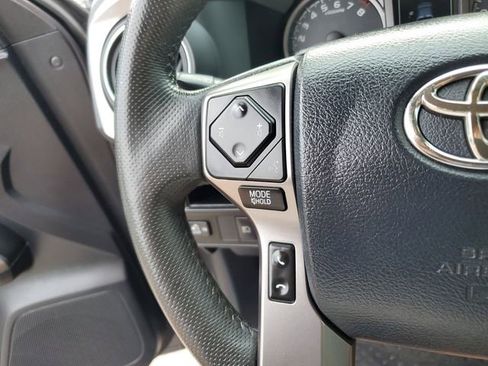 Used 2018 Toyota Tacoma SR5 RWD image 29