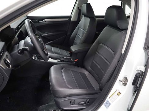 Used 2021 Volkswagen Passat 2.0T SE image 5