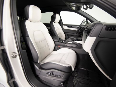 New 2026 Porsche Cayenne E-Hybrid image 32