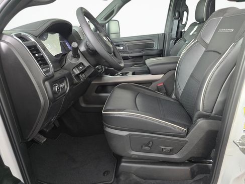 New 2026 RAM 2500 Laramie AWD/4WD image 18