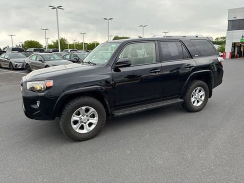 Used 2018 Toyota 4Runner SR5 AWD/4WD image 13
