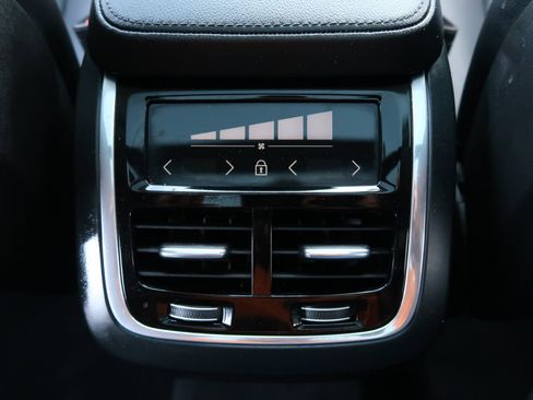 Used 2020 Volvo XC90 T5 Momentum image 32