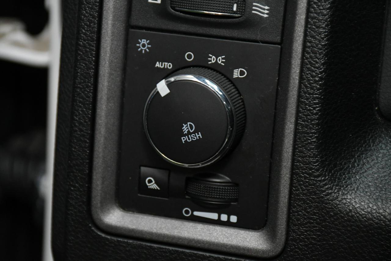 Used 2017 RAM 1500 Express AWD/4WD image 23