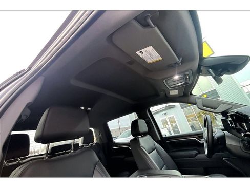 Used 2025 GMC Sierra 1500 SLT image 18