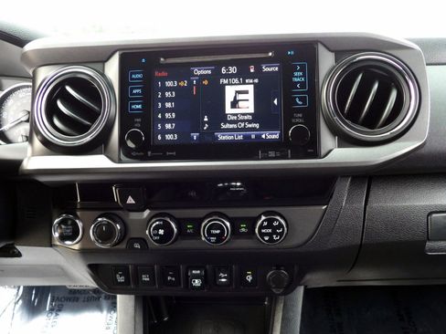 Used 2018 Toyota Tacoma TRD Off-Road image 20