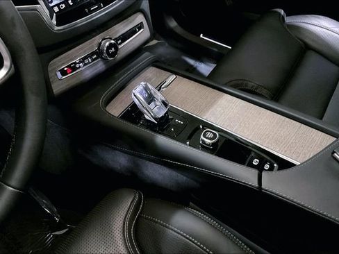 Certified 2023 Volvo XC90 B6 Ultimate image 16