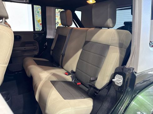 Used 2010 Jeep Wrangler Unlimited Sahara image 98