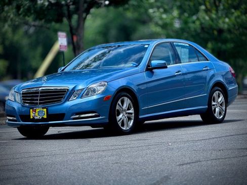 Used 2011 Mercedes-Benz E 350 BlueTEC Sedan image 3