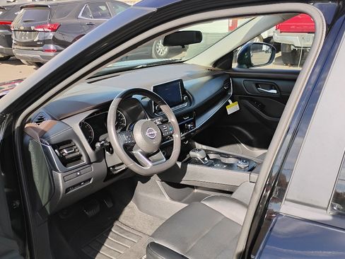 Used 2022 Nissan Rogue SV w/ SV Premium Package image 12