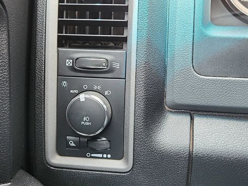 Used 2015 RAM 1500 Express AWD/4WD image 16
