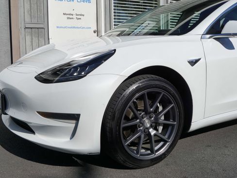 Used 2018 Tesla Model 3 Long Range RWD image 20