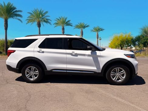 Certified 2021 Ford Explorer XLT w/ Equipment Group 202A AWD/4WD image 6