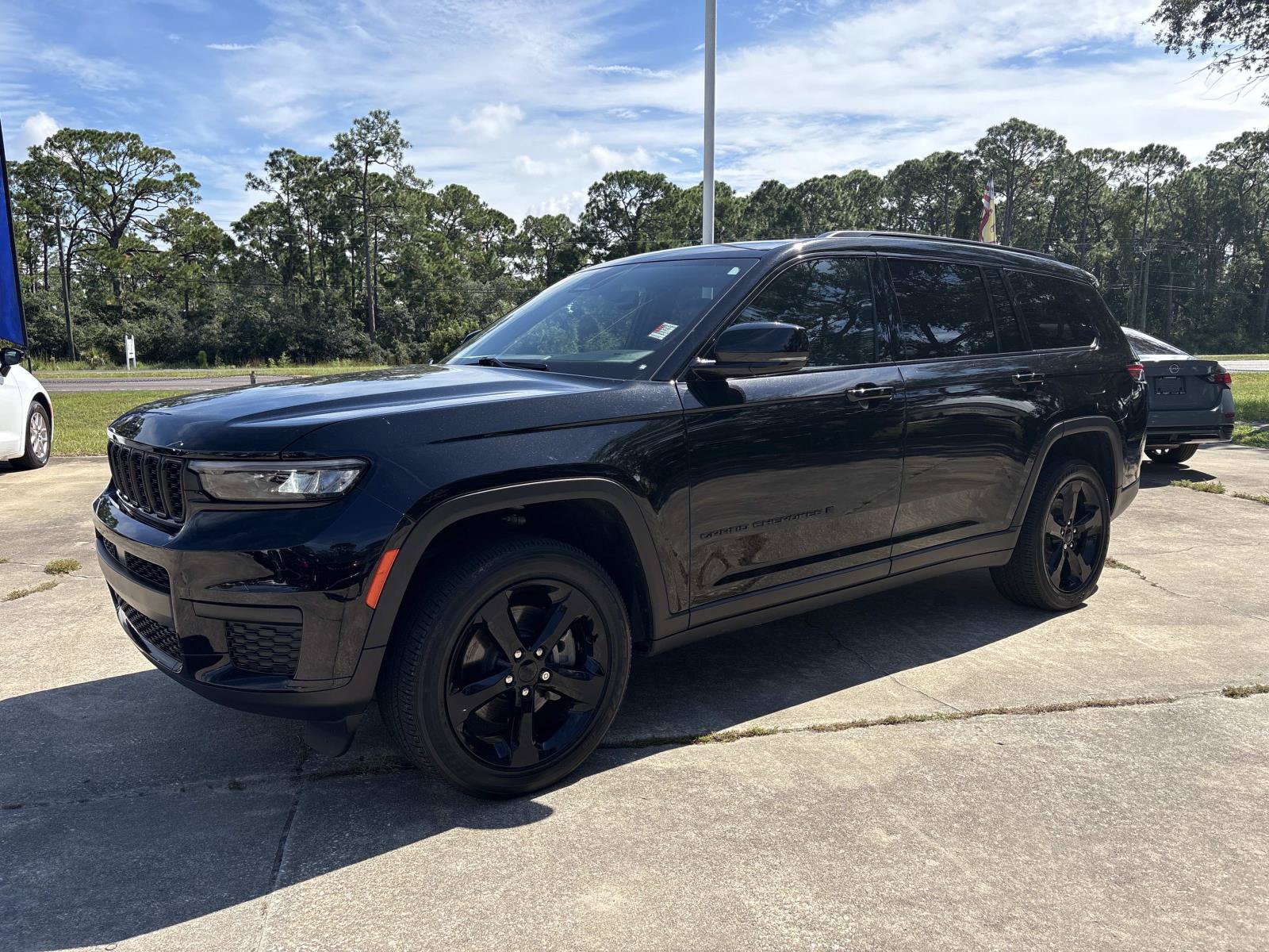 Certified 2024 Jeep Grand Cherokee L Laredo RWD image 7